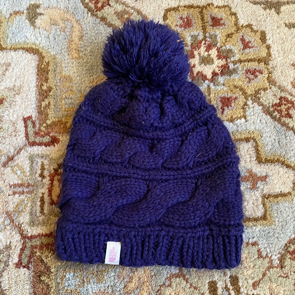 North face cable knit pom pom hat
